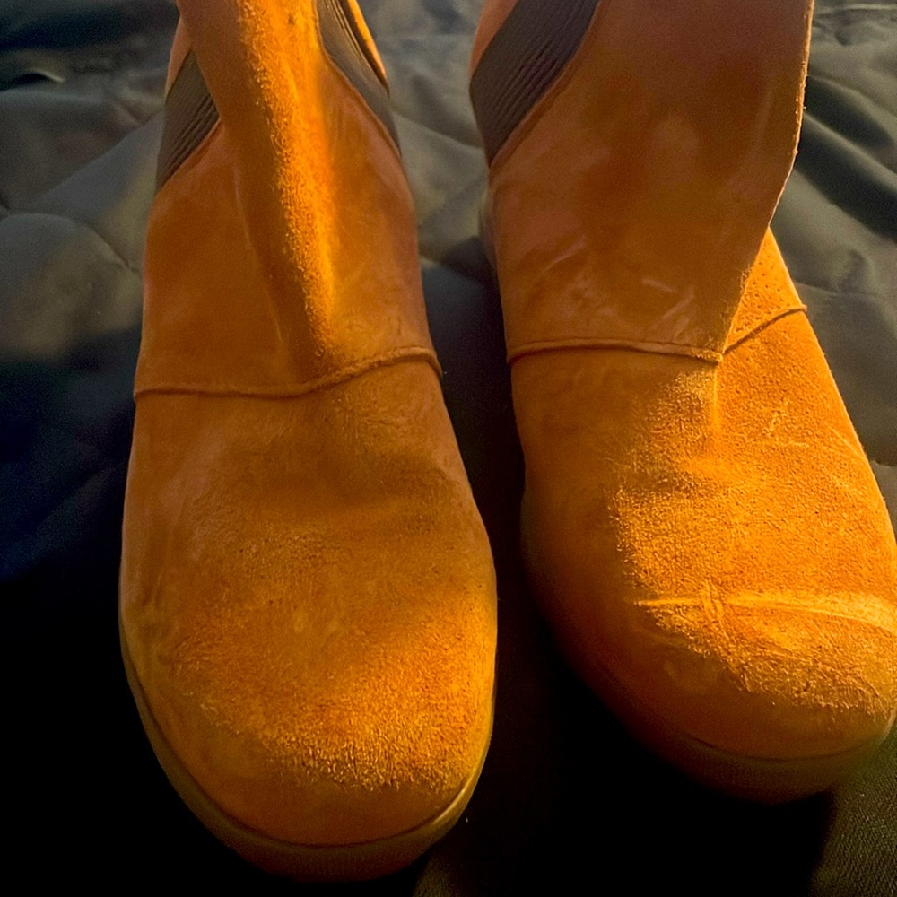 Women's wedge boot